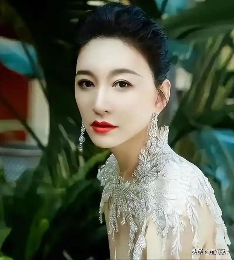熟女魅力保养秘诀_中年女明星身材管理_豪放熟女明星